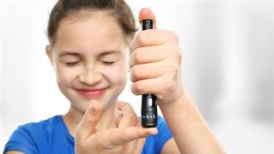 هيئة الدواء توضح كيفية استخدام جهاز قياس السكر في المنزل