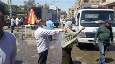 بالصور.. هالة عبد النبي تقود أول حملة للقضاء على الباعة الجائلين بحلوان