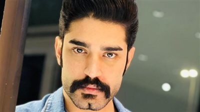 أنور رشك يشارك في العرض المسرحي 