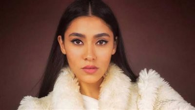 زيزي عادل.. بدأت مشوارها الفني بـ«كدبة» واعتزلت خوفًا من لقاء الله