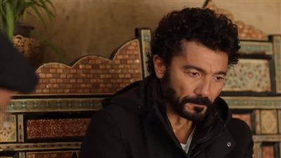 صديق خالد النبوي متورط في قتل صديقه في راجعين يا هوى الحلقة 17