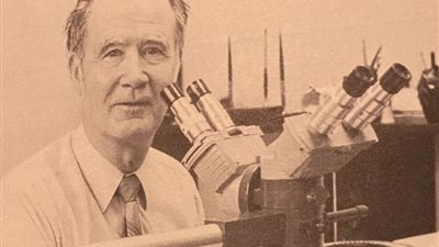 الدكتور البهلوان.. قصة طبيب كان يمارس الطب بالشعوذة!