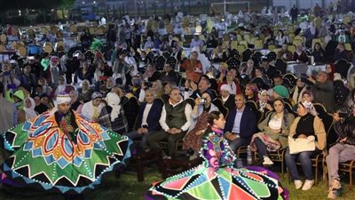 أعضاء نادي الشمس يتجمعون في يوم 