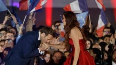 فرح الديباني.. من هي المصرية التي قبل «ماكرون» يدها في حفل انتخابات فرنسا؟