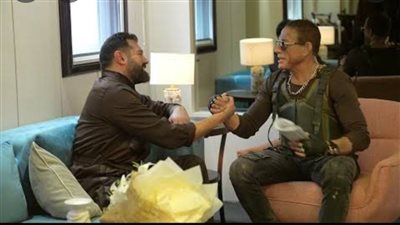 رامز جلال ساخرًا من عمرو يوسف: «حامل لواء الذقن البرونزية»