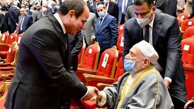 بعد حفاوة الرئيس به.. محطات مهمة في حياة الدكتور أحمد عمر هاشم