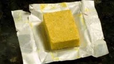 تصنع من جلود الدواجن.. أضرار صحية خطيرة من استخدام مرقة الدجاج 