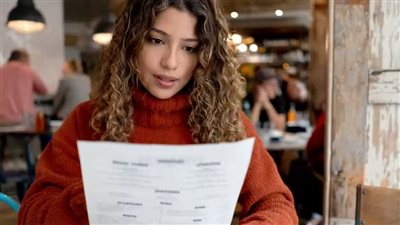 استطلاع جديد: نصف الشباب لا يرغب في تقييد السعرات الحرارية بطعامه