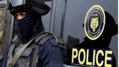 مصرع عنصر إجرامي شديد الخطورة في تبادل لإطلاق النار مع الشرطة بالصف