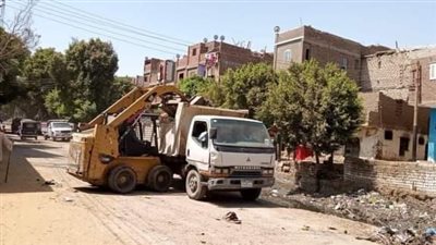 مراكز المنيا تواصل رفع تراكمات القمامة ونقلها للمقالب العمومية بالظهير الصحراوي 