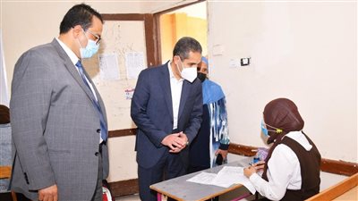 محافظ الغربية ووكيل التعليم يتفقدان أداء الطلاب لامتحانات نهاية العام 
