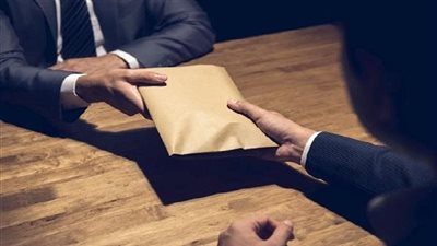 جنايات القاهرة تُعاقب موظفين بحى الزيتون لتقاضيهم رشوة من مالك عقار