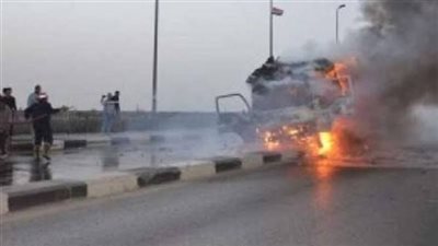 إصابة سائق وابن عمه فى حريق سيارة بعد انقلابها على الطريق بسوهاج