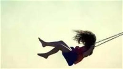 مصرع طفلة شنقًا بحبل أرجوحة أثناء لعبها في شربين