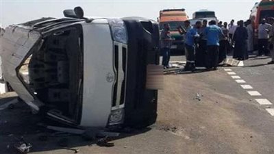 مصرع وإصابة 16 شخصًا فى حادث انقلاب سيارة ميكروباص على الطريق بسوهاج