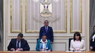 رئيس الوزراء يشهد توقيع اتفاق مشروع لتصنيع بدائل البلاستيك من الحجر الجيري