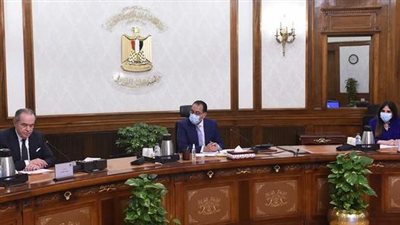 رئيس الوزراء يلتقى مسئولي مجموعة 