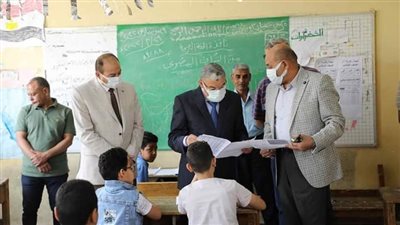 محافظ المنيا يتابع امتحانات الفصل الدراسي الثاني بلجان المرحلة الابتدائية 