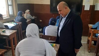 وكيل تعليم الدقهلية يتفقد لجان امتحانات الصف الأول الثانوي