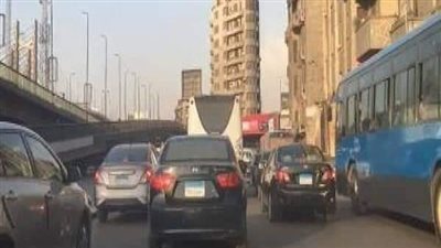النشرة المرورية.. كثافات متحركة بالطرق الدائرية والسريعة والرابطة بمحاور القاهرة والجيزة