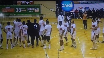 كوماندوز الزمالك بطل كأس الكؤوس الإفريقية لكرة اليد على حساب الأهلي 