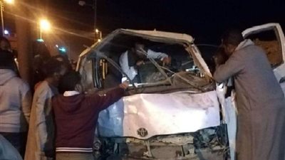 بالأسماء.. إصابة 9 أشخاص فى حادث تصام سيارة ميكروباص على الطريق بسوهاج