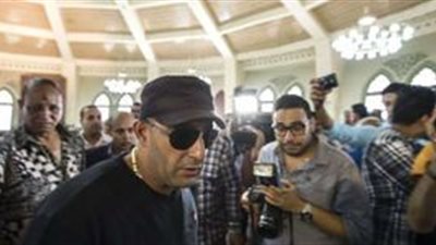 بدء توافد نجوم الفن على جنازة سمير صبري (صور)