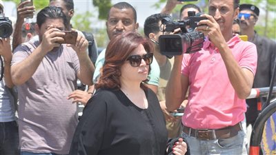 حضور فني كثيف.. يسرا وميرفت أمين وليلى علوي في جنازة سمير صبري (صور)