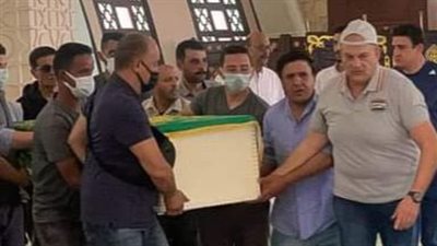 دموع وانهيار.. نجوم الفن يودعون سمير صبري إلى مثواه الأخير (صور)