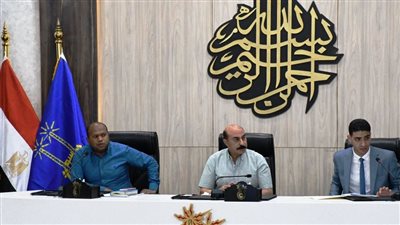 محافظ أسوان: نسابق الزمن لتنفيذ مشروعات حياة كريمة باعتمادات 21.5 مليار جنيه