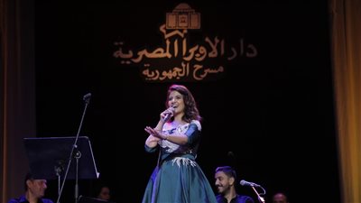ياسمين علي تتألق بأنشودة أنا من تراب على مسرح الجمهورية (صور)
