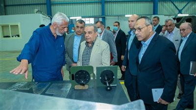 وزير الإنتاج الحربي يتفقد مشروع إعادة التمركز بشركة هليوبوليس للصناعات الكيماوية