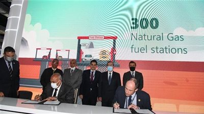 توقيع عقود خدمات فنية في السلامـة بين شركتي التعاون للبترول وبتروسيف