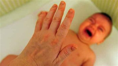 تفاصيل جريمة خطف رضيع من حضن أمه في عز النهار