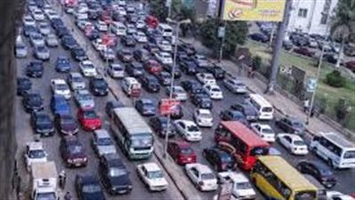 النشرة المرورية.. كثافات وتباطؤ شديد في حركة السيارات اليوم الخميس 