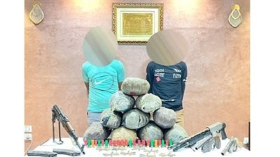 القبض على عاطلين لحيازتهما أسلحة نارية ومخدرات في ميت غمر