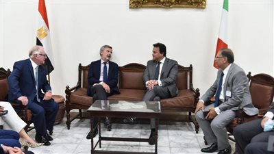 وزير الصحة يوجه بإصدار قرار علاج على نفقة الدولة لأحد مرضى القلب 