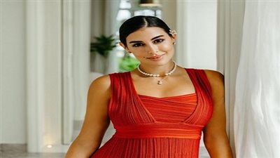 60 ألف جنيه سعر فستان ياسمين صبري الأخير (صور)