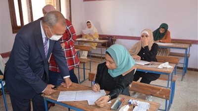 محافظ القليوبية يتفقد لجان امتحانات اليوم الأول للدبلومات الفنية