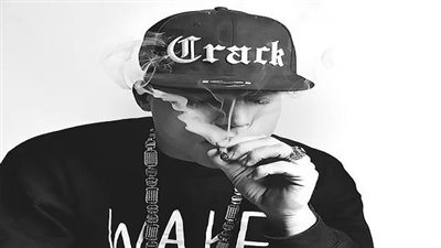 انفجار مروع.. مغني راب ألماني يفقد نصف جمجمته بسبب القنب الهندي