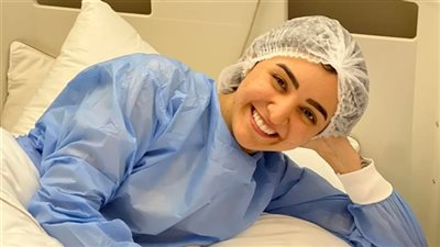 أصدقاء هلا رشدي يلحون عليها لطلب الدعاء من جمهورها (صورة)