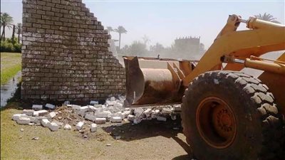 الفقي يعلن الحرب على المخالفين.. عاصفة الإزالات تُنهي 44 حالة تعدي بسوهاج