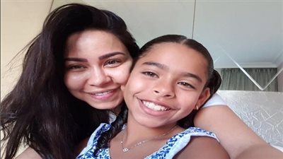 شيرين عبدالوهاب لشاب يطلب يد ابنتها: مش عايزة امد ايدي عليك