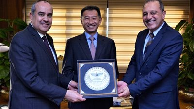 وزير الطيران: التوسع فى استخدام التكنولوجيا الرقمية والتنمية المستدامة فى مقدمة أولوياتتا