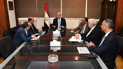 وزير الإسكان يتابع تقدم الأعمال بمشروع سد ومحطة 