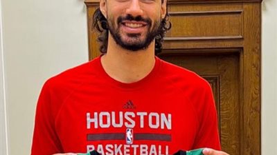  عملاق كرة السلة المصرية أنس أسامة يوقع لنادى الاتحاد السكندرى ثلاث مواسم