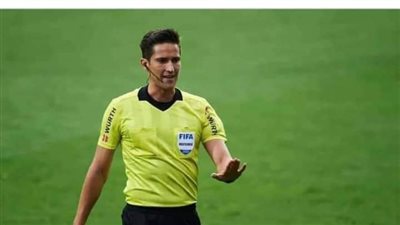 حكم إسباني يدير لقاء القمة بين الأهلى والزمالك