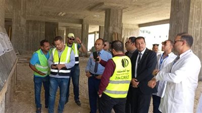 نائب محافظ المنيا يتابع استئناف العمل مستشفى بني مزار العام