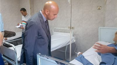 وكيل صحة الشرقية يطمئن على حالات النزلات المعوية بمستشفى ديرب نجم