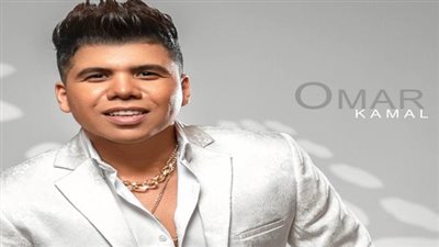 خبى وشها فخبت عينه.. عمر كمال في أول ظهور مع حبيبته الجديدة (صورة)